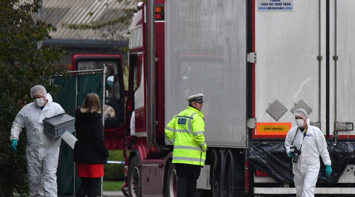 Camión hallado con 39 cuerpos de migrantes muertos en Inglaterra