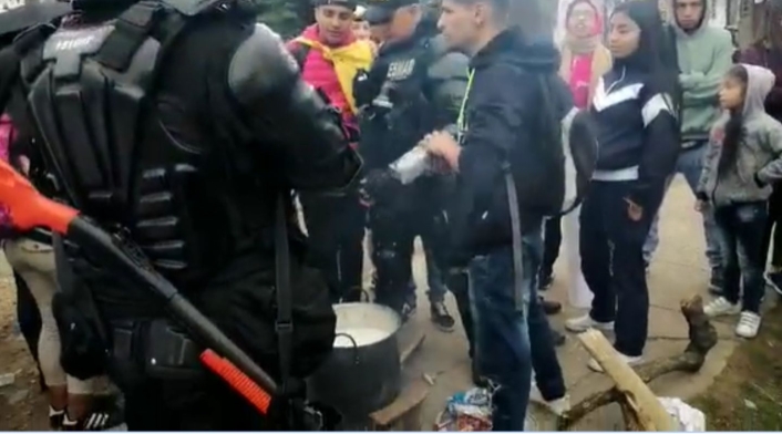 Chocolatada entre Esmad y jóvenes