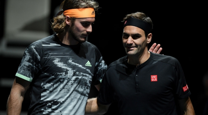 Stefanos Tsitsipas y Roger Federer en semifinales del Torneo de Maestros Stefanos Tsitsipas y Roger Federer