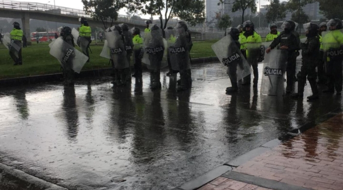 No cesan los choques entre estudiantes y el Esmad No cesan los choques entre estudiantes y el Esmad