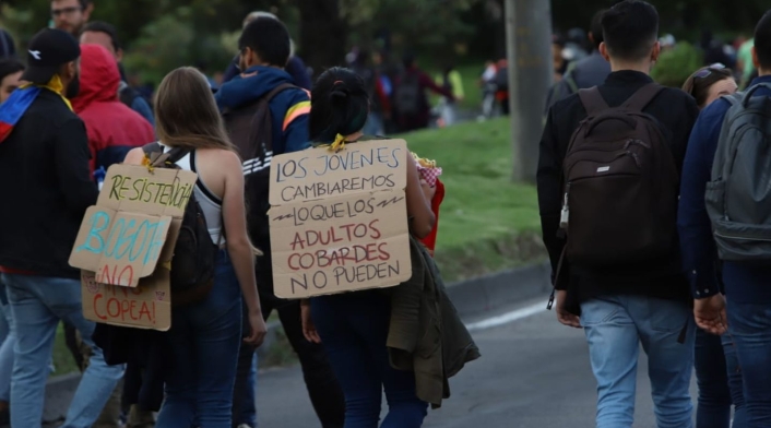 Cientos de jóvenes se lanzaron a las calles a protestar.