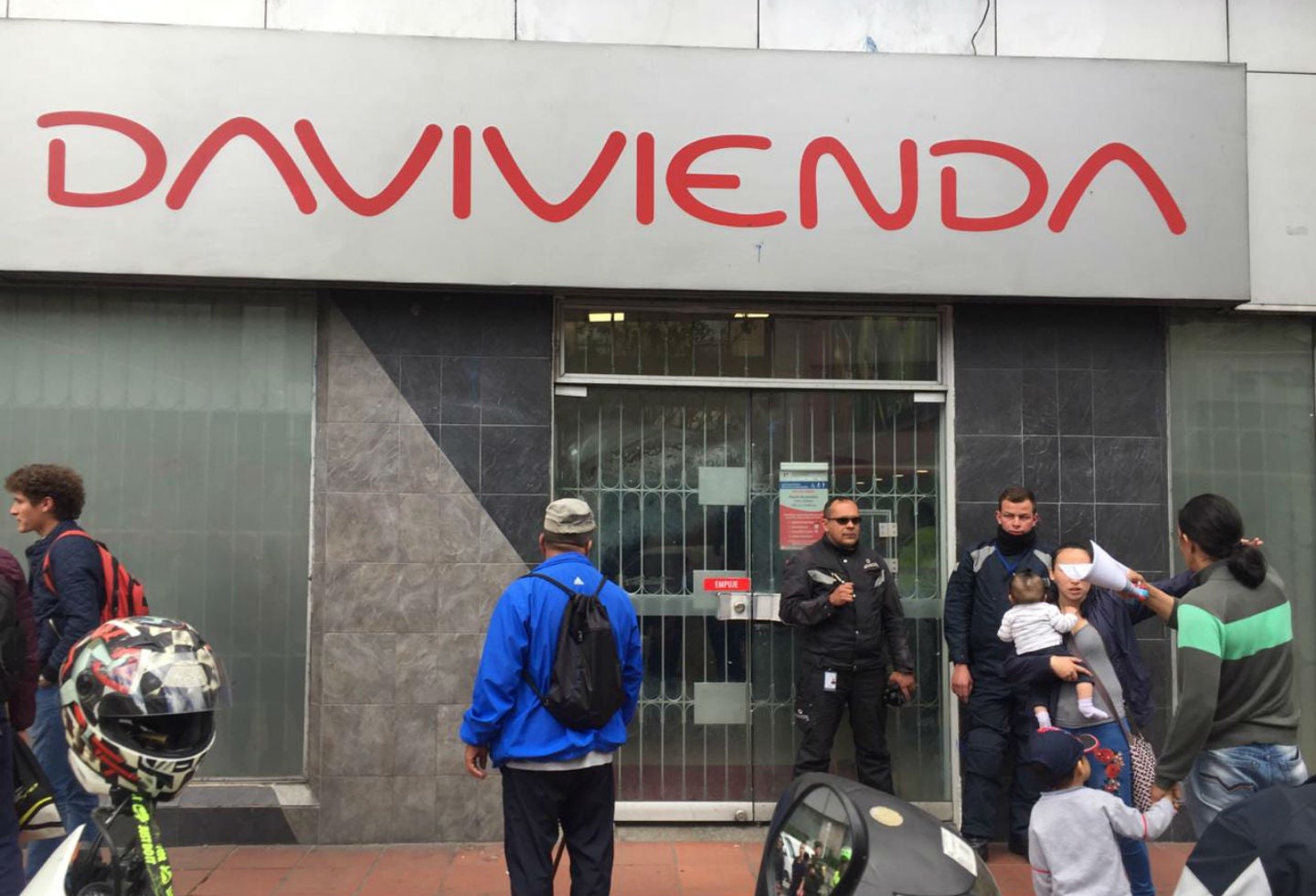 Robo en banco Davivienda Robo en banco Davivienda