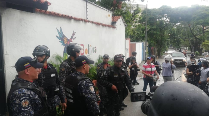 Refuerzas seguridad en Embajada de Bolivia en Caracas