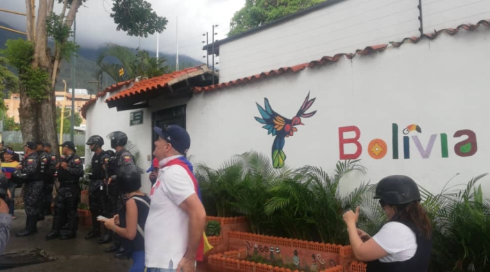 Refuerzas seguridad en Embajada de Bolivia en Caracas