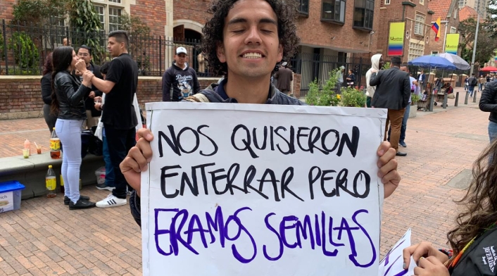 Las pancartas hablan durante las marchas del paro nacional
