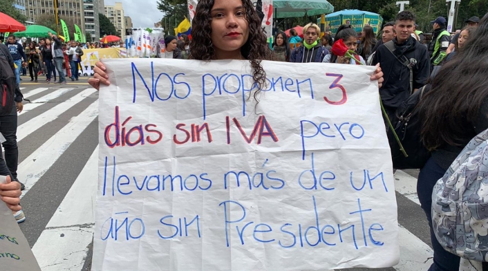 Pancartas en medio del paro nacional, en Bogotá