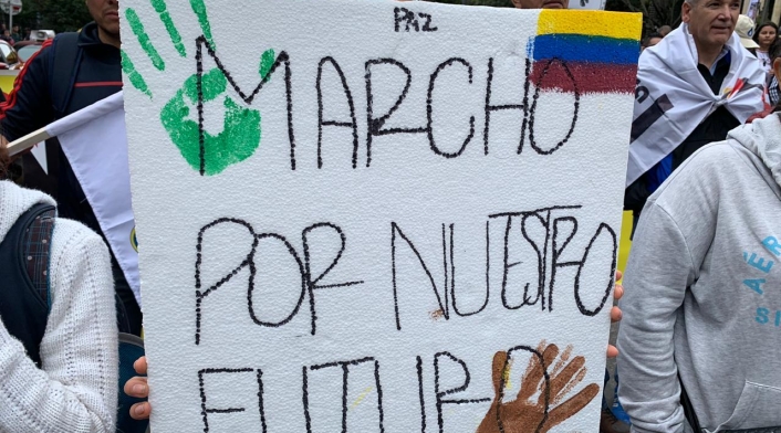 Pancartas en medio del paro nacional, en Bogotá