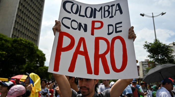 Colombia lleva más de 20 días en paro. Manifestante en Cali del paro nacional.