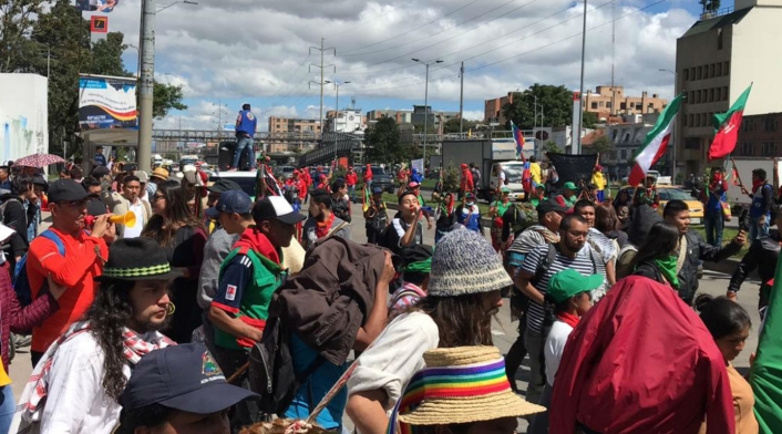 Indígenas. Indígenas bloquean la Avenida NQS