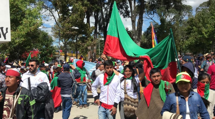Indígenas bloquean la Avenida NQS