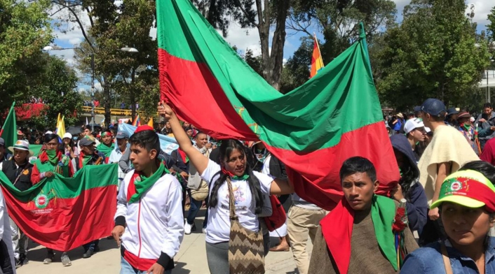 Indígenas. Indígenas bloquean la Avenida NQS