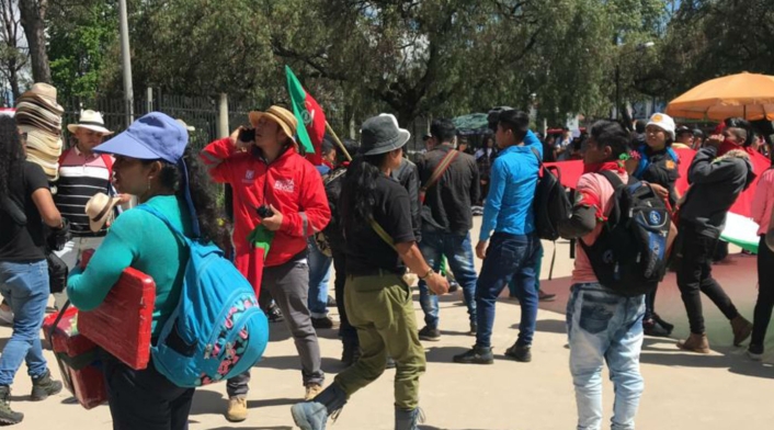 Indígenas bloquean la Avenida NQS