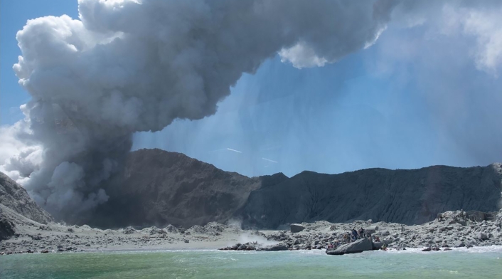 Erupción de volcán en Nueva Zelanda