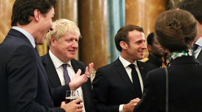 Primer ministro británico, Boris Johnson junto al presidente francés, Emmanuel Macron.