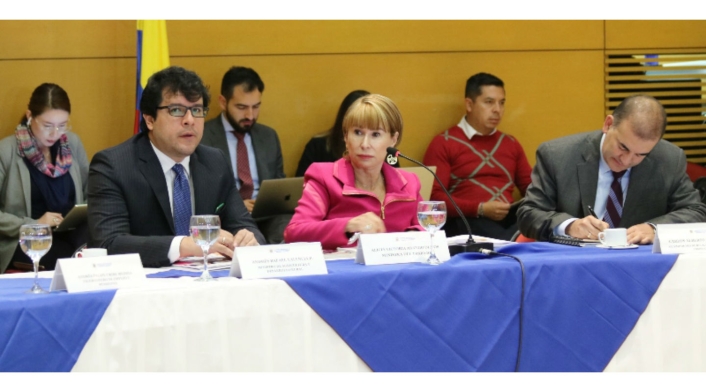 Ministra de Trabajo, Alicia Arango en mesa de concertación del salario mínimo de 2020