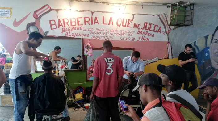 Pacientemente esperan los clientes