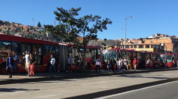 Hay bloqueos en Transmilenio por el paro nacional. Hay bloqueos en Transmilenio por el paro nacional.