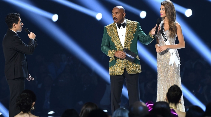 Gabriela Tafur al responder la pregunta en Miss Universo 2019