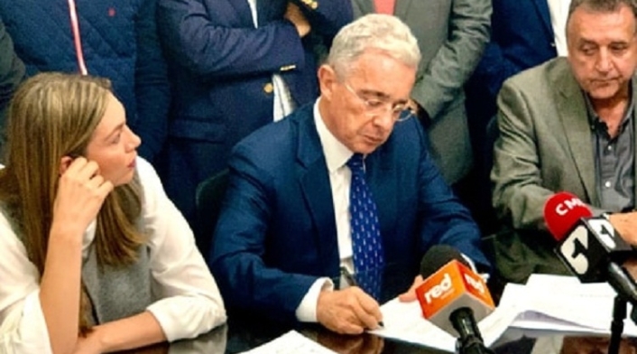 Senador, Álvaro Uribe Vélez, radicó tres nuevos proyectos de Ley