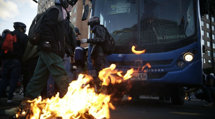 Vándalos en protestas en Bogotá