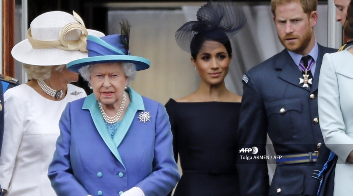 Reina Isabel junto a Meghan y Harry