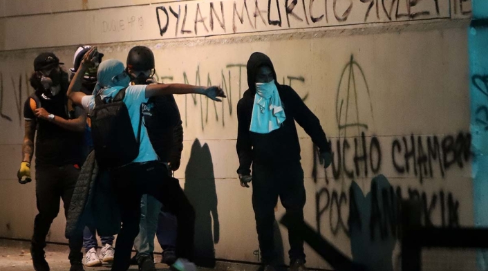 Impactantes imagenes de encapuchados y vandalismo en paro nacional / 21 de enero