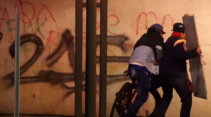 Impactantes imagenes de encapuchados y vandalismo en paro nacional / 21 de enero