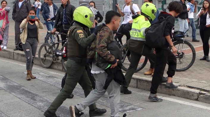 Impactantes imagenes de encapuchados y vandalismo en paro nacional / 21 de enero