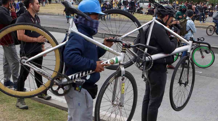 Impactantes imagenes de encapuchados y vandalismo en paro nacional / 21 de enero