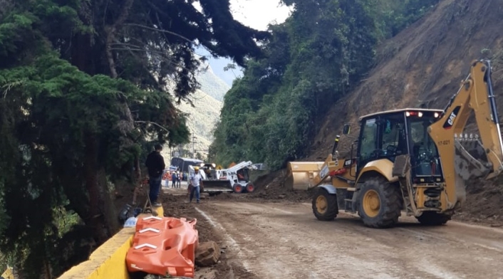 Deslizamiento en vía Cajamarca - Calarcá