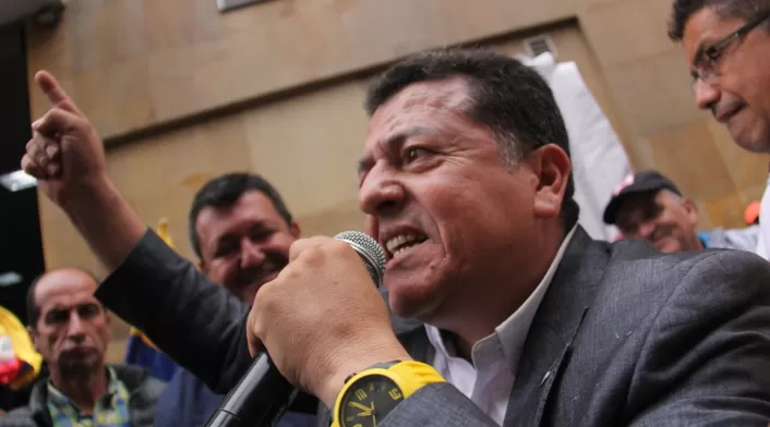 Presidente de taxistas, Hugo Ospina