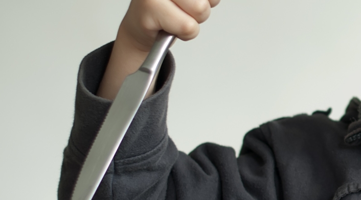 Niño con cuchillo