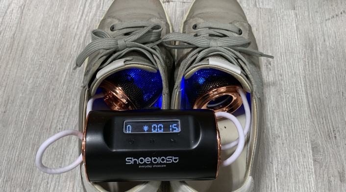 ShoeBlast elimina malos olores en tenis