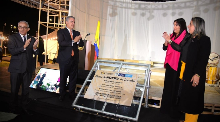 El presidente Iván Duque puso la primera piedra del Museo de Memoria de Colombia.