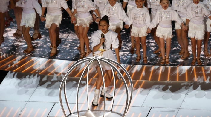 Emme, hija de Jlo y Marc Anthony en el Superbowl