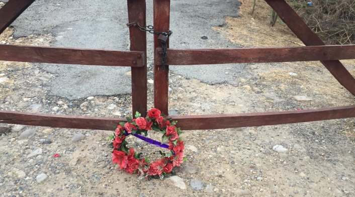 siguen las amenazas contra líderes wayuu, ahora una corona fúnebre fue dejada en la entrada de la comunidad