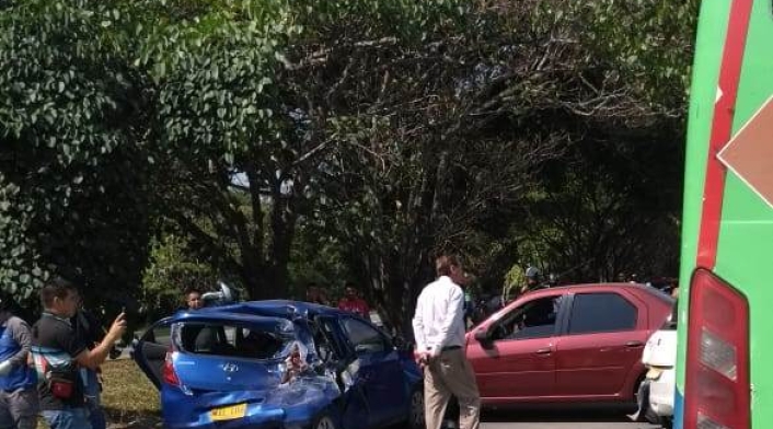 Varios lesionados dejó un choque múltiple en la recta Cali-Palmira