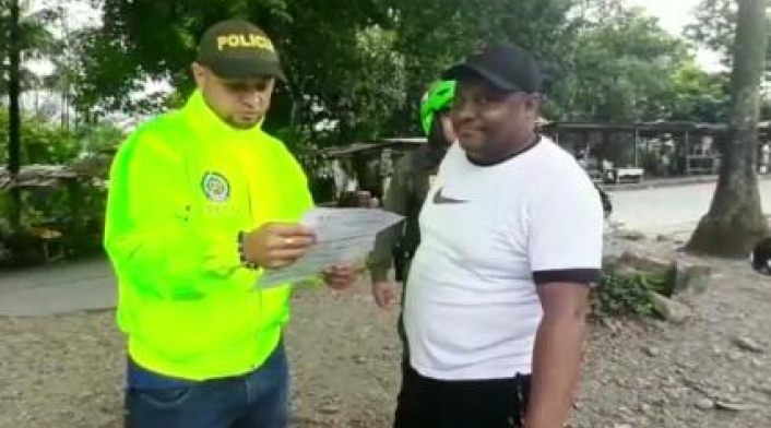 Captura de gesto de paz en Buenaventura