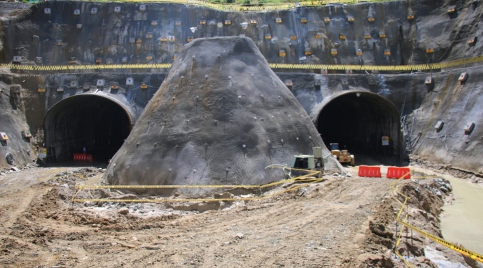 Túnel de la Quiebra, en Santo Domingo, Antioquia