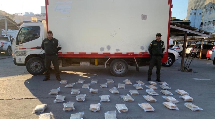 El furgón fue incautada con 46 kilos de marihuana.