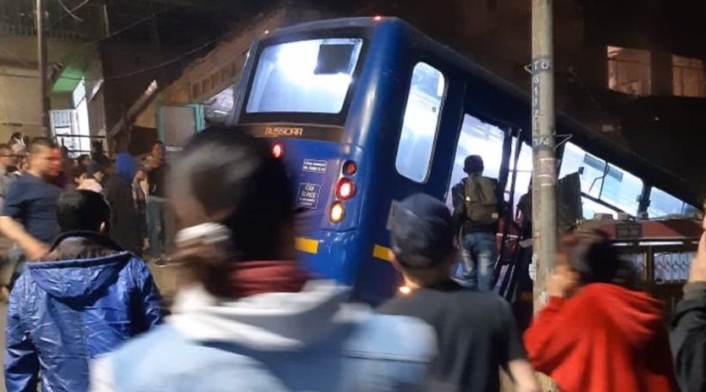 Bus de Sitp se estrelló contra una vivienda