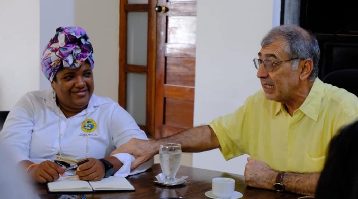 Como Primera Dama de Cartagena fue nombrada la líder comunal Cynthia Amador.