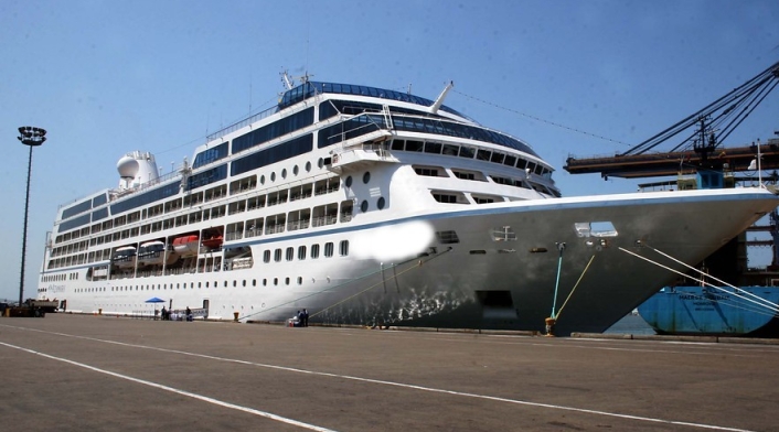 Crucero en puerto de en Cartagena Crucero en Cartagena