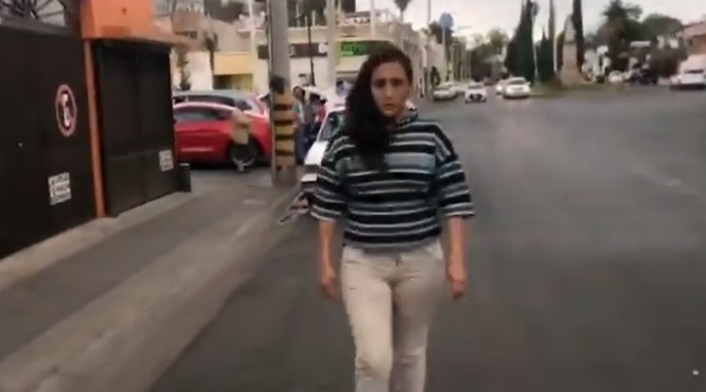 Mujer agrede a hombre