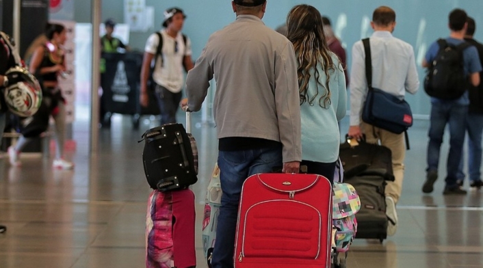 Pasajeros en aeropuerto El Dorado
