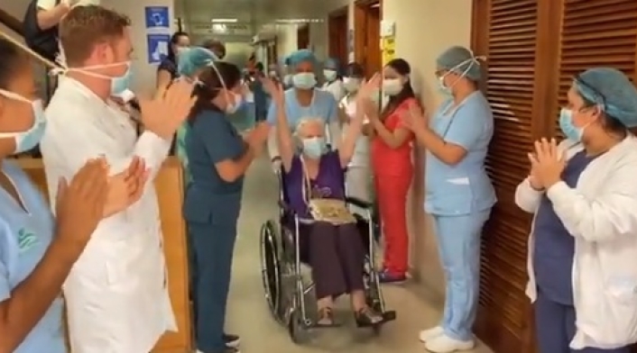 Mujer de 85 años se recupera del coronavirus en Cartagena Mujer de 85 años se recupera del coronavirus en Cartagena