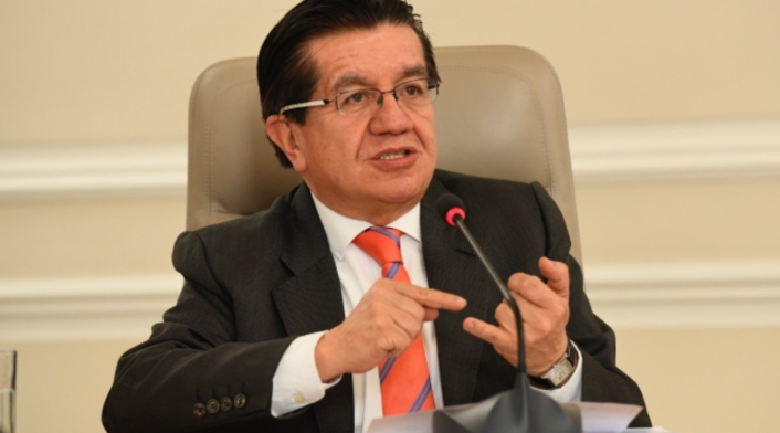 Fernando Ruíz, ministro de Salud