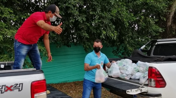 La minera también está entregando mercados a familias vulnerables.