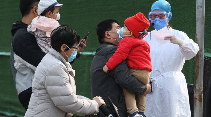 Niños con coronavirus