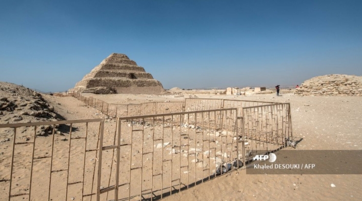 La pirámide del faraón Zoser es el "primer edificio por completo construido en piedra en el mundo".